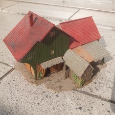 Bauernhof - Bauernhaus mit Scheune - Spur H0 Eisenbahn Modell - Faller ?