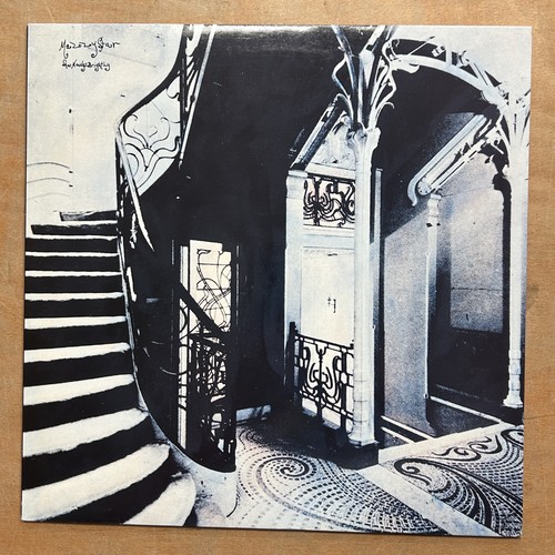 Mazzy star she hangs - mazzy, brightly