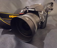 Nikon D3300 DSLR mit AF-S 35mm