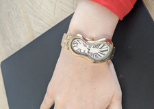 Twisted ,Melting Clock' Uhr -