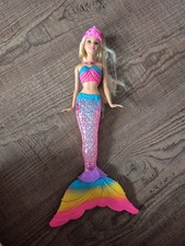 Barbie-Meerjungfrau und Barbie-Fee