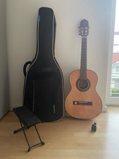 Akustik-Gitarre mit Tasche, Fußstütze, Thomann Clip Tuner
