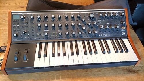 Moog sub tribute - 37,