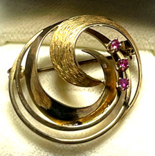 Elegante 333 Gold 8 K Gold Brosche Anstecknadel 3 x Rubin 4,23 Gr. Juwelier