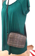 Handtasche klein, Nagelneu und sehr modern! Von Multiblu by Jeans Fritz