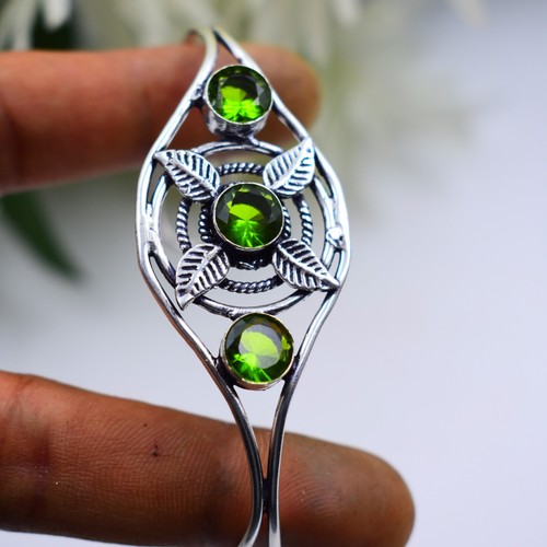 Grüner peridot edelstein - grüner,