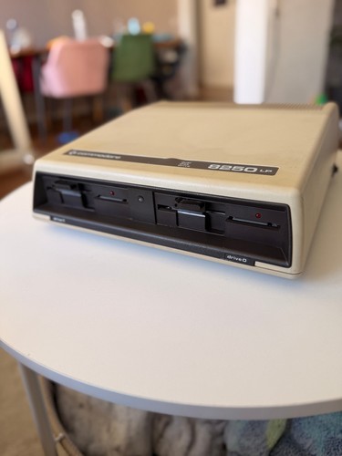 Vintage commodore cbm 8250 - vintage,