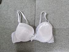 Push Up BH, weiß, Gr.75C, kleine Schleife vorn, mit Nieten 