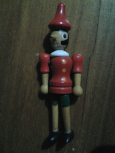 Pinocchio figur aus holz - figur,