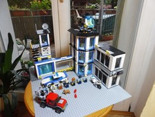 Lego® City 60141 Polizeistation mit Bauanleitung und 7 Figuren, komplett