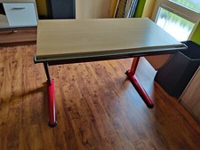 Kinder- und Jugendschreibtisch