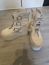 Demonia Plateau Boots Gr. 40 weiß mit Schnallen gern getragen