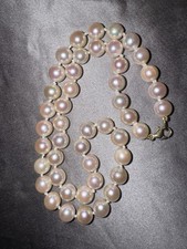 Salzwasser Akoya Perlenkette Gelbgold Verschluss 585er. Ca. 45,5 cm D. ca. 8 mm