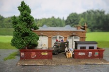 HO Garage , Fahrzeughalle , patiniert und gealtert.