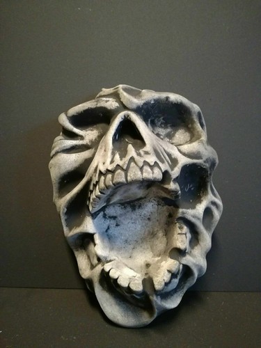 Neu totenkopf aschenbecher - *neu*,