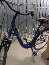 Blaues Fahrrad - tiefer