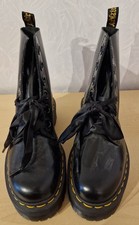 Dr. Martens Molly Platform Boots in black Gr. 40