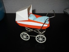 DDR Spielzeug Schöner Puppenwagen mit Puppenkind 70iger Jahre