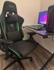 Razer-Gaming PC-Set mit 2 Tastatur, Maus, Stuhl, Bildschirmen, Headset, Maus Mat