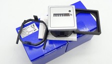 2x Betriebsstundenzähler