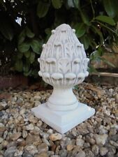 Pinienzapfen mit Sockel, 38