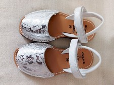 Mädchen Sandalen Leder Avarca Spanische Sommerschuhe silber Blumen Muster Gr. 33