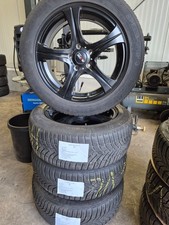 Satz Winterräder auf