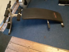 Verstellbare Trainingsbank / Bauchtrainer – Solide Heimfitnessbank