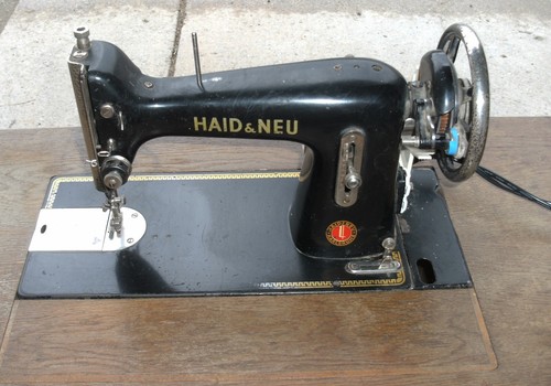 Alte nähmaschine mit tisch - alte,