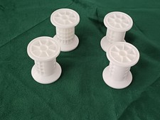 Garnspulen 4 Stück aus Hartkunststoff, leer, Farbe weiß, gebraucht