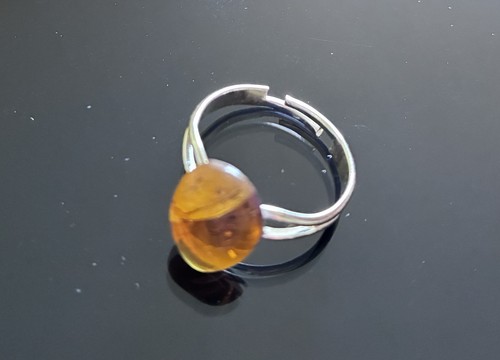 Bernsteinring mit natürlichem