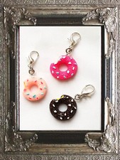 CHARM ANHÄNGER DONUT STREUSEL