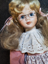 Sammlerpuppe Porzellanpuppe 45 cm Gilde Handwerk Brille Vintage Puppe Doll
