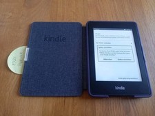 Amazon Kindle Paperwhite (5. Generation) EY21 eBook-Reader, mit lila Schutzhülle