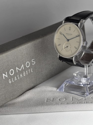 Nomos tangente expo - nomos, 2000