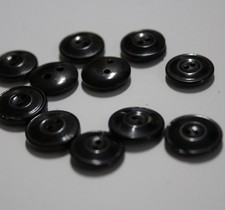 11 Kleine Schwarze Knöpfe -