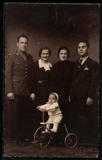 Foto-AK Familie mit einem