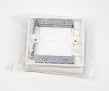 2x Kabeldurchführung Durchlass, weiß, 8,7 x 8,7 cm, unbenutzt, OVP