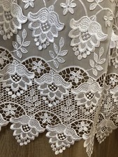 Weiße Vintage Gardine Shabby Chic Mit Blumen Verziert 5 x 1,5 Meter