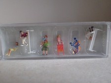 Preiser sitzend Frauen