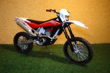 1:12 Husqvarna TE 449 Rot Weiss 2011 HUSQVARNA 02508