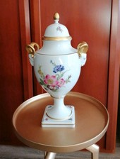 Amphore Deckelvase mit Widderkopf-Henkeln