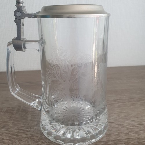Bierhumpen aus glas mit - bierhumpen,