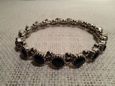 Armband silberfarben dunkelblaue Steine dehnbar