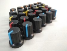 30 Stück Potentiometer Knöpfe - Achse 6mm -  5 Farben á 6 Stück - Poti Knob
