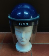 Britischer Polizeihelm Anti Riot Argus 017T Visier Nackenschutz Neuwertig