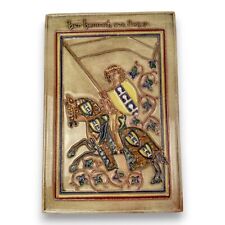 Dekoratives Keramikbild mit Ritter und Schild kunstvoll gestaltet Wandkunst