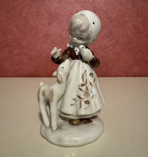 Keramikfigur mädchen mit reh - mädchen,