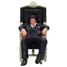 Figur Tony Montana auf Thron