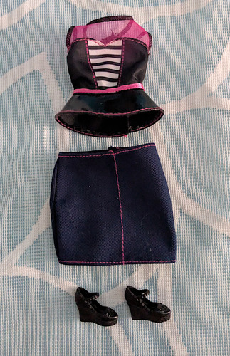 Schönes barbie curvy outfit - barbie,